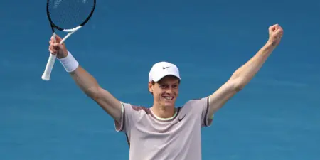 Sinner, il re di Melbourne: vince gli Australian Open 2024 battendo Medvedev al quinto set