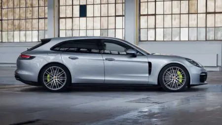 Porsche Panamera 4 E-Hybrid e 4S E-Hybrid: le nuove ibride plug-in del 2024