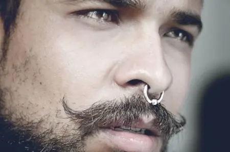 Septum Piercing, cos'è e quali sono i gioielli che un uomo dovrebbe considerare