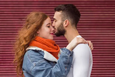 13 aprile, alla scoperta della giornata più dolce dell'anno: l'International Kissing Day!