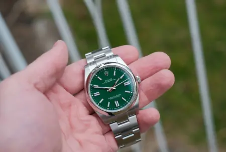 L’Innovazione Incontra la Tradizione: Ecco il Nuovo Rolex Oyster Perpetual 124300 Green