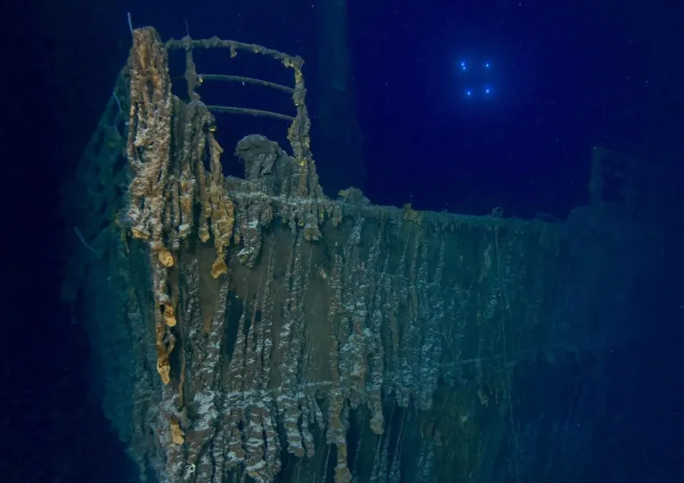 Prima o poi, i nostri figli oppure i figli dei nostri figli, leggeranno la notizia del collasso e quindi dell'addio del relitto del Titanic, il transatlantico più famoso della storia