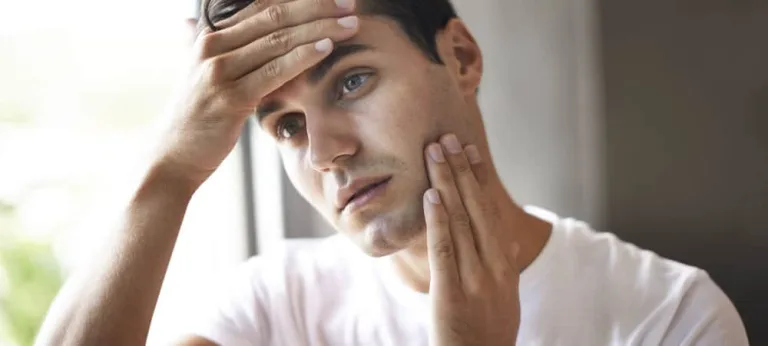 I brufoli da barba sono un problema comune che molti uomini affrontano, specialmente durante o dopo la rasatura