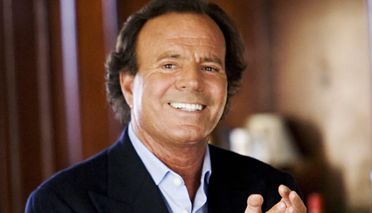 Julio Iglesias: L’uomo dietro la leggenda che oggi compie 81 anni.