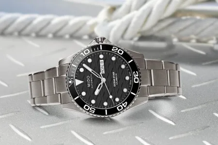 Titanio e Design, perché il Mido Ocean Star 200C è un Orologio da Non Perdere