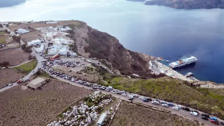 Terremoto a Santorini: Preoccupazione tra Residenti e Turisti.