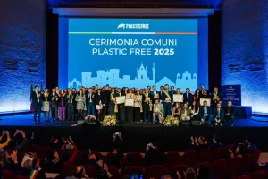 Cerimonia Comuni Plastic Free 2025 a Napoli